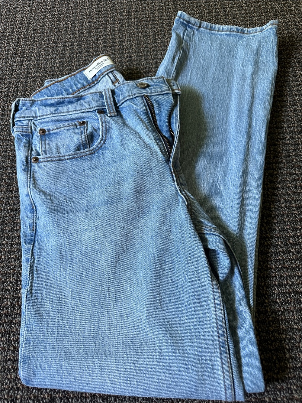 Abercrombie The straight mid rise jean